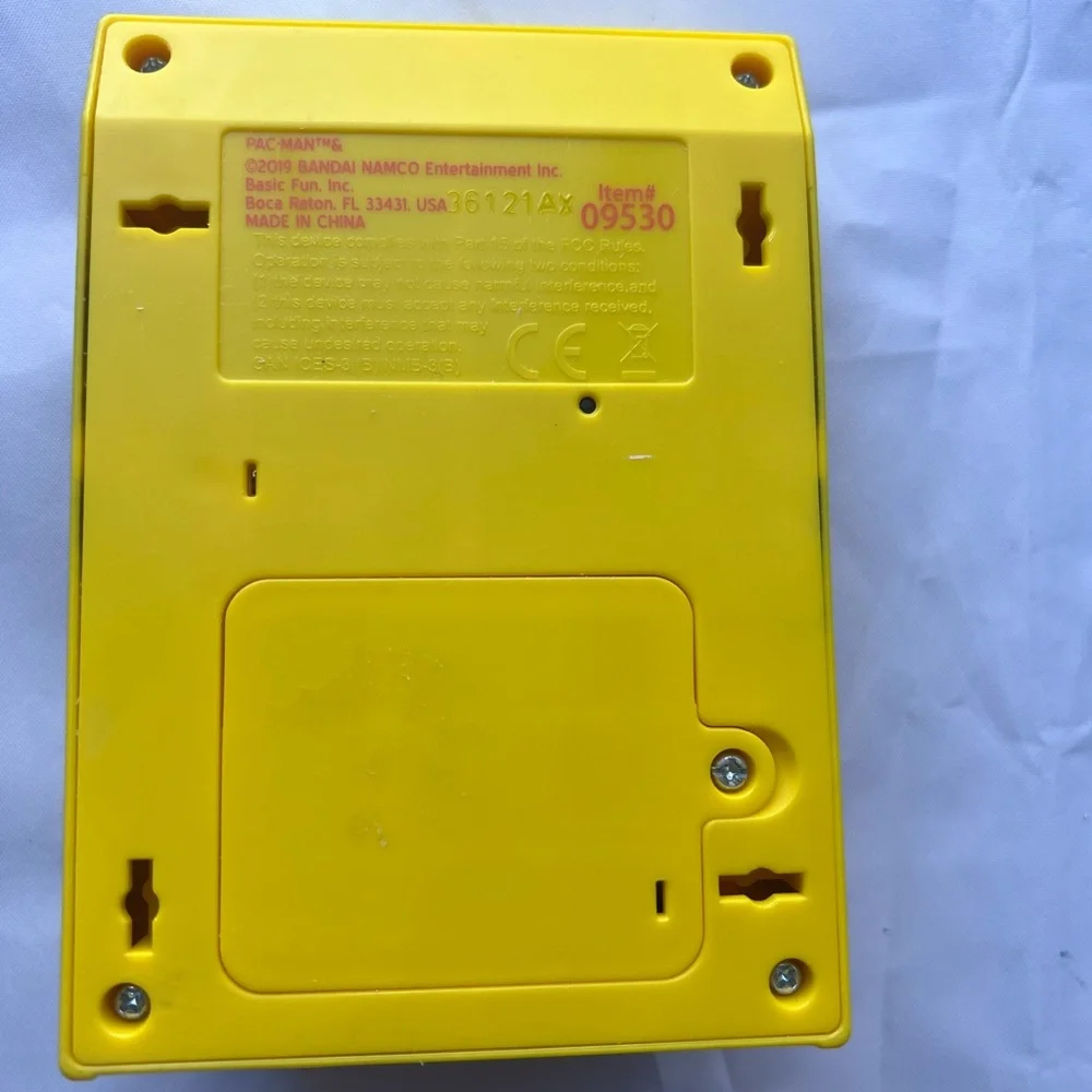 PAC-Man Retro Mini Handheld Arcade Game - Electronic Toy Game Bandai Namco